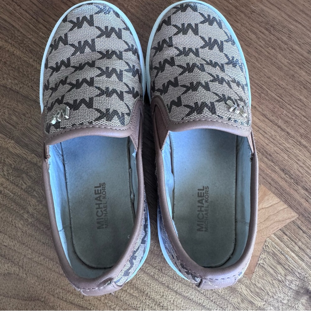 Michael Kors Kids Slip-On Girl’s Sneakers. Size 13 - Picture 6 of 11